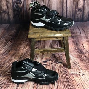*692 Acacia Men’s Crossfire Mid Cleats